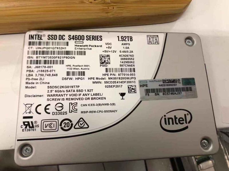 Intel® SSD DC S4600 Series (1.9TB, 2.5in SATA 6Gbs, 3D1, TLC) HP定制版盒装, 带托架.jpg