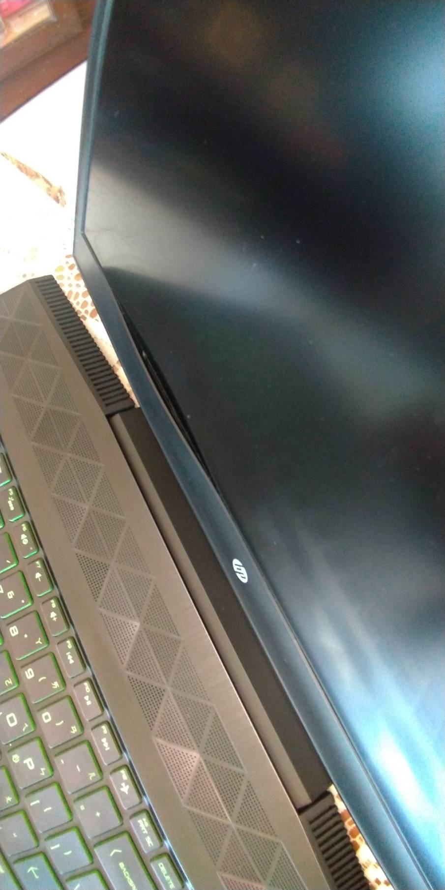 已解决: HP Pavilion Gaming Laptop 15-cx0xxx 螢幕邊框脫落- 惠普支持