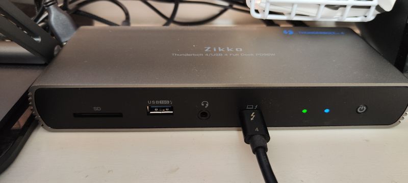 均使用同一拓展坞同一雷电口同一雷电4数据线