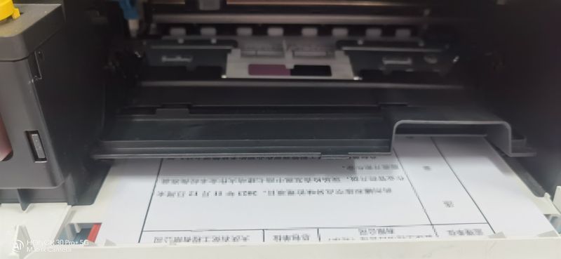 卡纸位置在镀锌铁件后面的位置